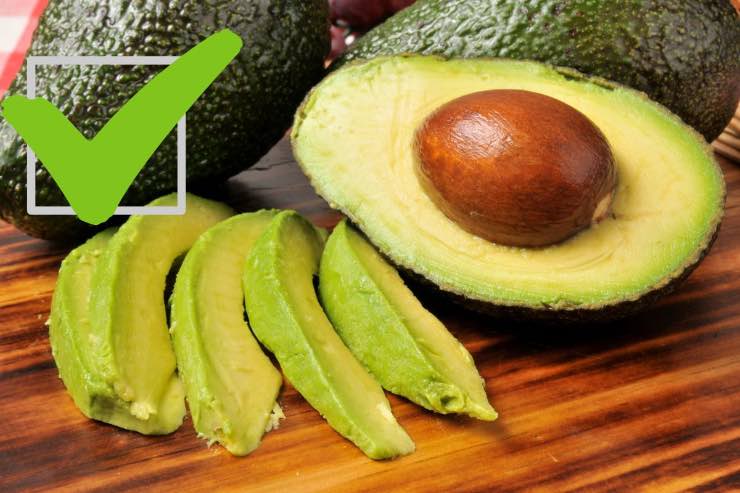 mangiare avocado ogni giorno fa bene