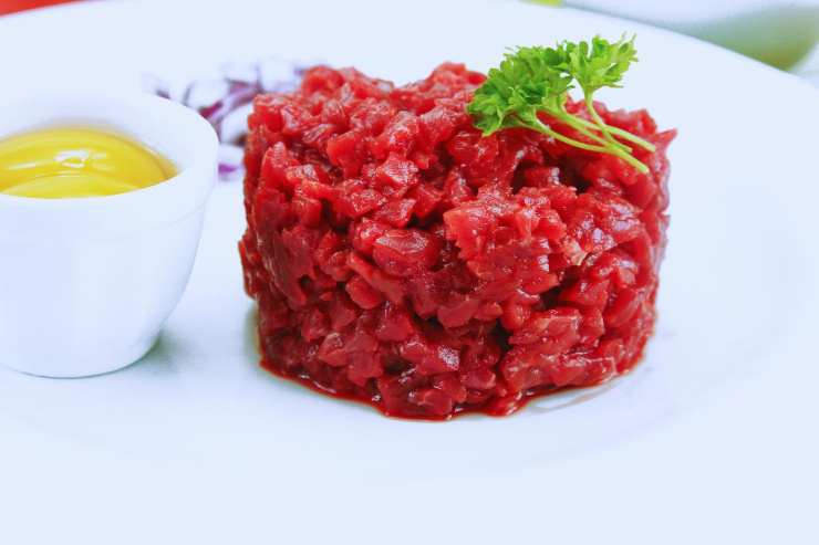 carne cruda rischio